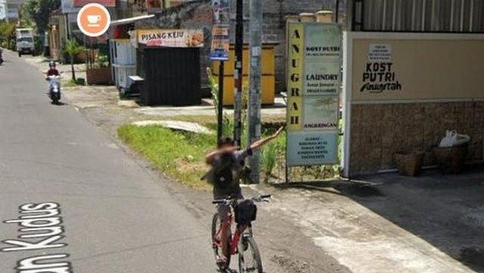 1748624730189-kumpulan-orang-random-di-google-street-view-di-luar-nurul-7_169