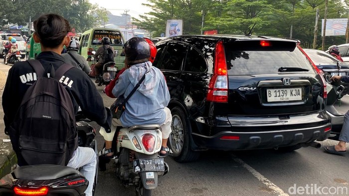 1748840749243-kondisi-kemacetan-di-cibiru-1748833945855_169
