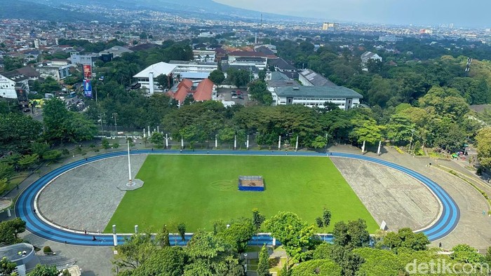 1750676815781-lapangan-gasibu-di-kota-bandung-1750664145628_169