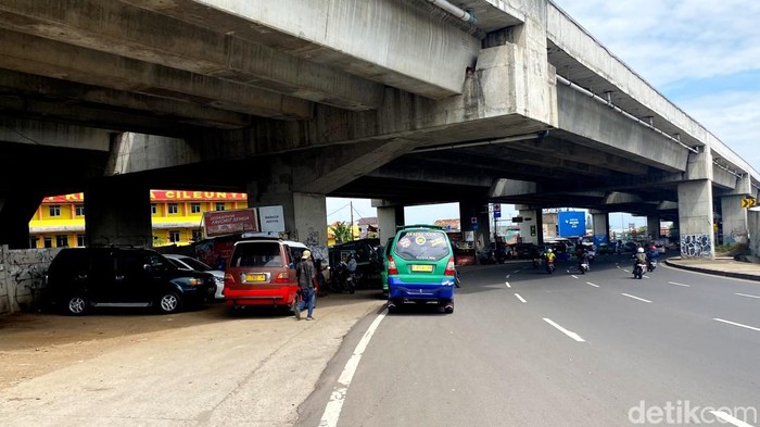 1751929492973-terminal-bayangan-di-bawah-jembatan-tol-cileunyi-1751870214467_169