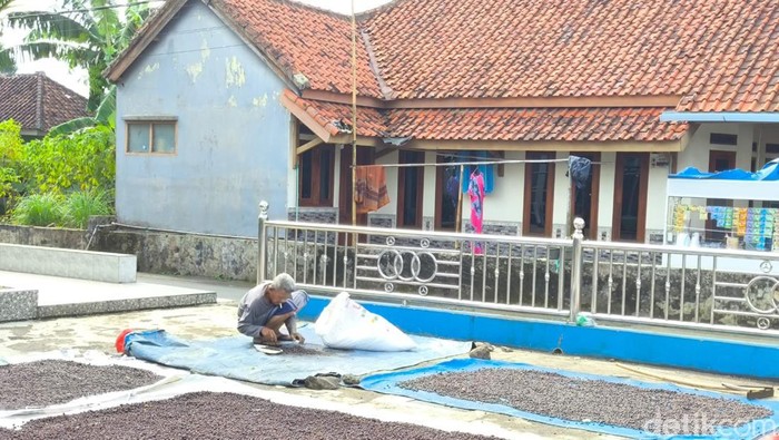 1752987919729-desa-wisata-cibeureum-merupakan-salah-satu-desa-wisata-di-kabupaten-kuningan-yang-menawarkan-berbagai-macam-fasilitas-seperti--1752665044503_169