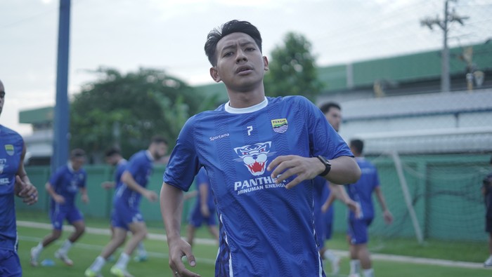 1753722275074-para-pemain-persib-saat-berlatih-1753689569448_169