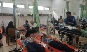 1759317222038-puluhan-siswa-smpn-3-banjar-jawa-barat-diduga-keracunan-mbg-rabu-1102025-1759313147913_169