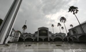 1760656430412-masjid-pusdai-bandung-1749113372211_169