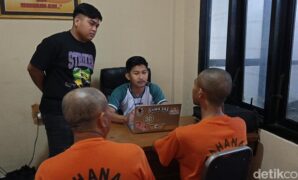 1760678047516-kedua-pelaku-jalani-pemeriksaan-di-satreskrim-polres-tasikmalaya-jumat-171025-1760671062743_169