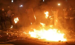 1760721168646-unjuk-rasa-memprotes-maraknya-tindak-kriminal-di-peru-diwarnai-kerusuhan-1760604332053_169