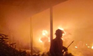 1760764411914-kebakaran-gudang-produksi-basreng-di-tasikmalaya-1760759874704_169