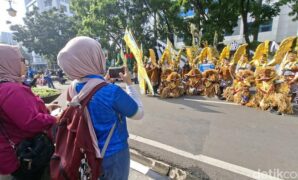 1760764477311-suasana-warga-ramai-menonton-asia-africa-festival-2025-1760754751082_169