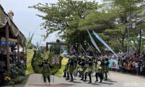 1760958841140-karnaval-pangandaran-nature-2025-meriahkan-hut-ke-13-tahun-pangandaran-1760938748538_169