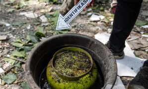 1760980639723-ledakan-gas-3-kg-di-bandung-dua-rumah-hancur-dan-warga-terluka-1757997943728_43