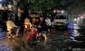 1760980661288-penampakan-jalan-margacinta-ciwastra-yang-tergenang-banjir-1754489877352_169