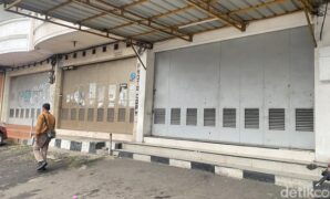 1761131554391-suasana-gerai-iga-bakar-di-sukabumi-milik-fitri-assiddiki-rekan-wanita-heri-gunawan-1761130239644_169