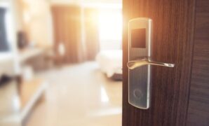 1761131787846-ilustrasi-kamar-hotel-1746766850807_169