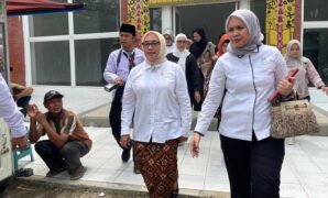 1761153195373-menteri-pppa-arifah-fauzi-saat-mengunjungi-cirebon-1761122193403_169