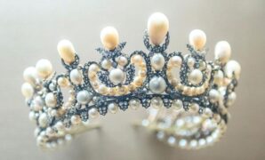 1761174794443-koleksi-perhiasan-museum-louvre-dicuri-apa-yang-sudah-diketahui-1761044324187_169