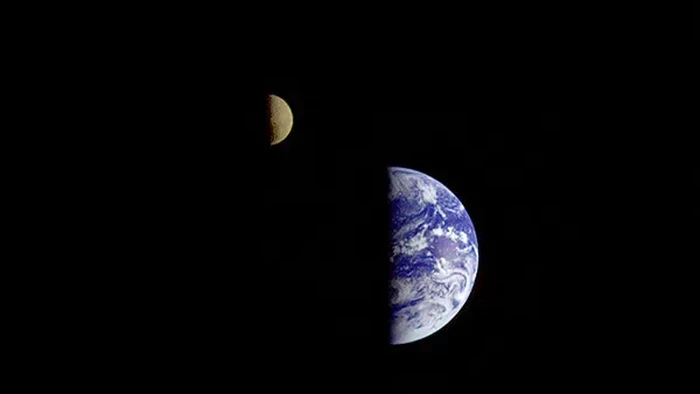 1761325989924-ilustrasi-bulan-kedua-bumi_169