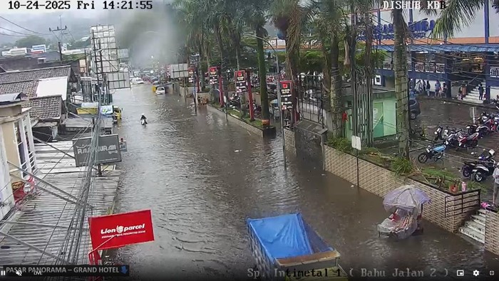1761326076879-kondisi-banjir-di-jalan-raya-lembang-1761291668448_169