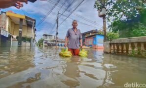 1761326211127-kondisi-banjir-kampung-bojongasih-kecamatan-dayeuhkolot-kabupaten-bandung-jumat-24102025-1761306316833_169