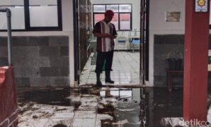 1761369184049-kondisi-sdn-065-cihampelas-kota-bandung-setelah-diterjang-banjir-1761299476107_169