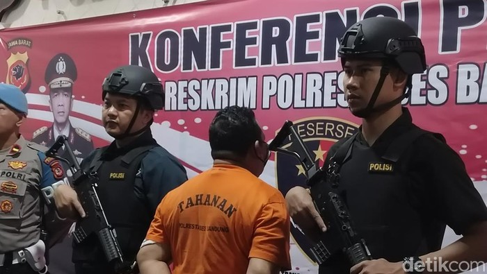1761369270218-pengungkapan-kasus-dukun-cabul-di-panyileukan-bandung-1761195045853_169