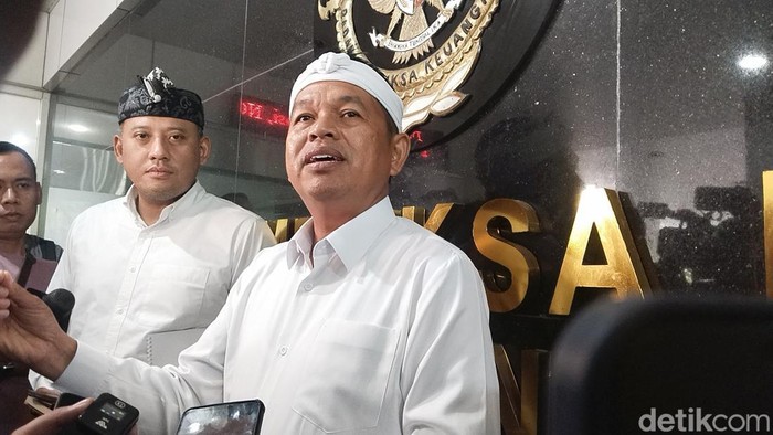 1761369317604-gubernur-jabar-dedi-mulyadi-1761289271921_169