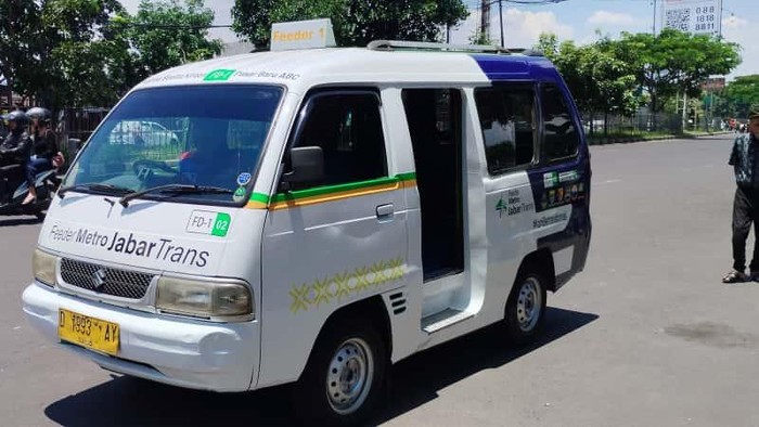 1761390786909-angkot-feeder-metro-jabar-trans-1761364081922_169