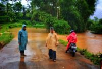 1761390889104-banjir-di-sukabumi-1761370564329_169
