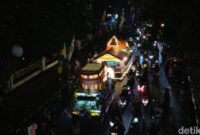 1761412527140-pawai-mobil-hias-merayakan-hari-jadi-kota-bandung-hjkb-ke-215-sabtu-25102025-1761398910038_169