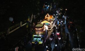 1761412527140-pawai-mobil-hias-merayakan-hari-jadi-kota-bandung-hjkb-ke-215-sabtu-25102025-1761398910038_169