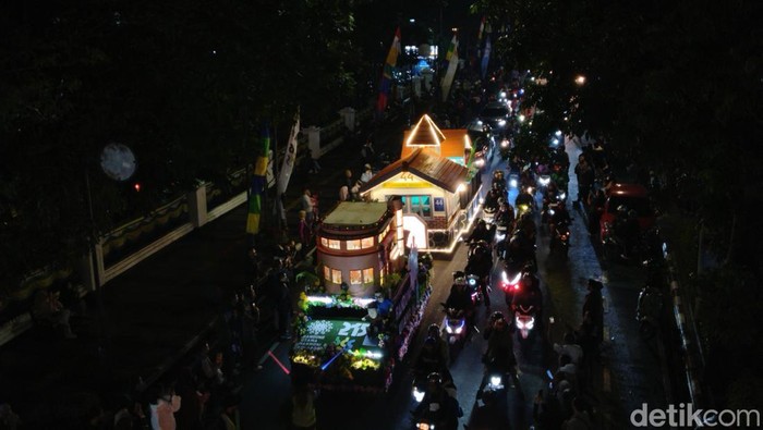 1761412527140-pawai-mobil-hias-merayakan-hari-jadi-kota-bandung-hjkb-ke-215-sabtu-25102025-1761398910038_169