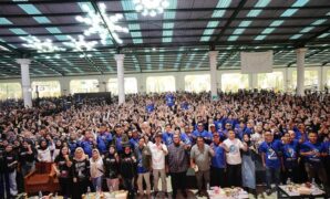1761412548477-presiden-kspsi-andi-gani-nena-wea-bersama-puluhan-ribu-anggota-kspsi-di-cianjur-1761398456295_169