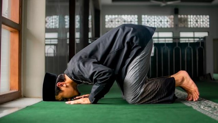 1761434098861-sholat_169