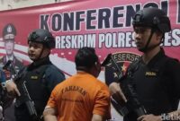 1761455575354-pengungkapan-kasus-dukun-cabul-di-panyileukan-bandung-1761195045853_169