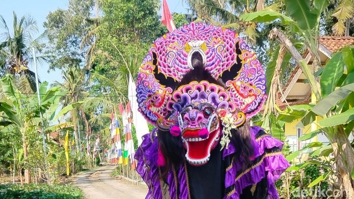 1761455619529-barongan-karya-lubis-di-pangandaran-1761399276002_169