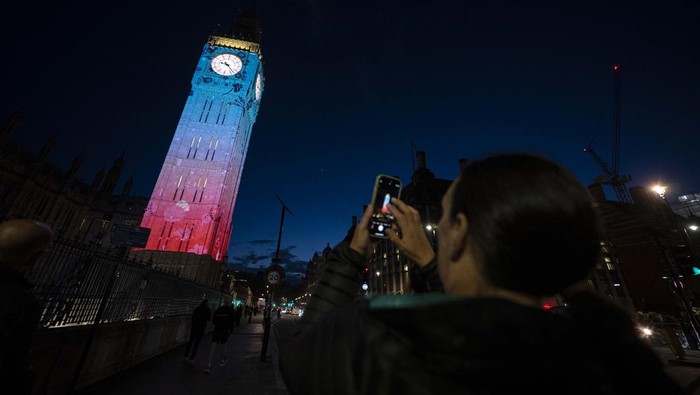 1761455883344-menara-big-ben-london-menyala-jelang-penobatan-raja-charles-iii-1_169