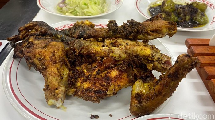 1761477177743-sajian-ayam-bekakak-bakar-rumah-makan-abah-harja-1761388758303_169