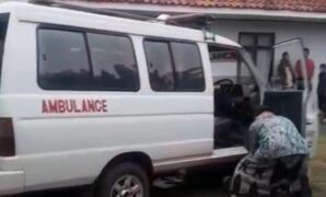 1761477290340-beredar-di-medsos-seorang-sopir-ambulans-meninggal-dunia-sesaat-setelah-mengantar-jenazah-di-panjalu-ciamis-1761455862253_43