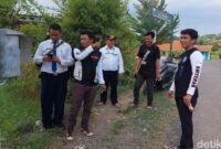 1761498867709-wakil-bupati-cirebon-agus-kurniawan-budiman-didampingi-kadishub-hilman-firmansyah-saat-meninjau-pju-di-desa-sinarancang-1761474852601_169