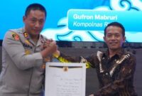 1761542166104-kapolres-tasikmalaya-akbp-m-faruk-rozi-bersama-anggota-kompolnas-1761528640595_169