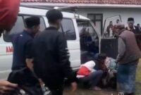 1761542193078-beredar-di-medsos-seorang-sopir-ambulans-meninggal-dunia-sesaat-setelah-mengantar-jenazah-di-panjalu-ciamis-1761455862332_43