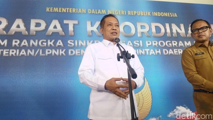 1761563601687-menteri-koperasi-ferry-juliantono-1761546631042_169