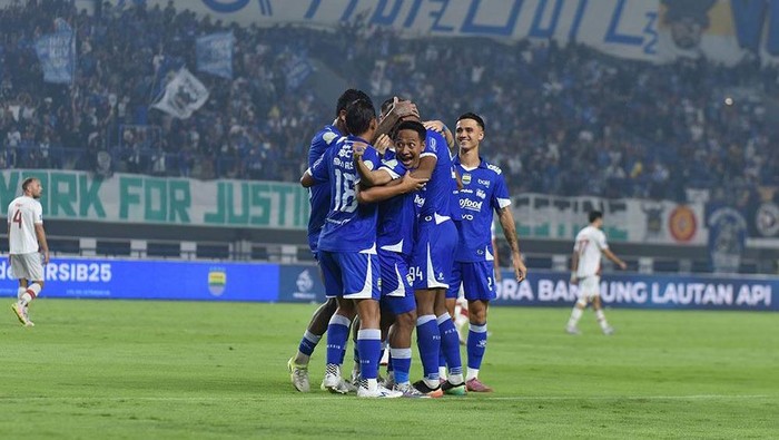 1761585285754-selebrasi-para-pemain-persib-1761574883682_169