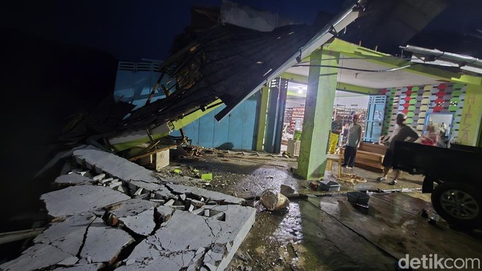 1761585296722-banjir-bandang-di-sukabumi-1761574007417_169