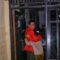 1761585339750-dudun-jaket-oranye-menangis-melihat-seluruh-barang-di-dalam-rumahnya-porak-poranda-dihantam-banjir-bandang-1761571663907_169