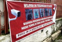 1761628351946-penampakan-spanduk-pengendara-yang-buang-sampah-sembarangan-di-bandung-1761624276059_169