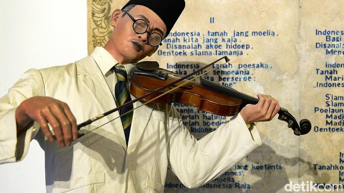 1761628679152-profil-wr-supratman-dan-perannya-dalam-permusikan-indonesia-1_169