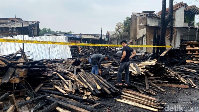 1761628793209-lokasi-belasan-kios-di-kawasan-sukahaji-bandung-terbakar-1761617936961_169
