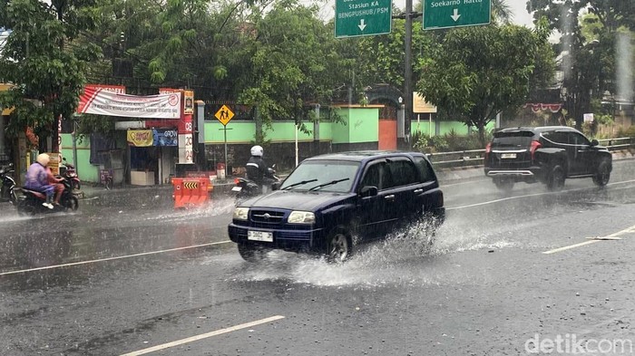 1761649997268-hujan-di-kota-bandung-1759394248670_169