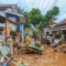 1761650117814-warga-kampung-tugu-saling-membantu-mengevakuasi-motor-dan-perabot-rumah-tangga-yang-rusak-akibat-terendam-lumpur-banyak-warga--1761628876736_169