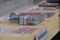 1761650133852-barang-bukti-uang-terkait-kasus-dugaan-pemerasan-js-ketua-ormas-di-pekanbaru-riau-1760626302833_169